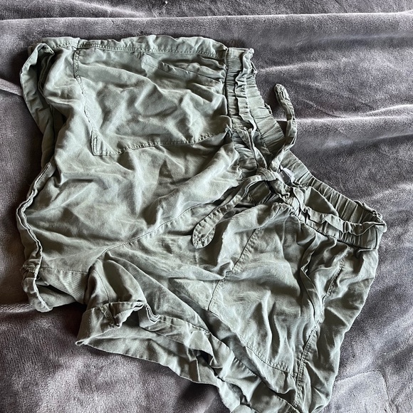 American Eagle Outfitters Pants - Green American Eagle Canvas shorts